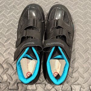 Shimano Black and Blue SPD spin cleats